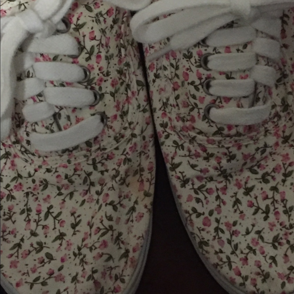 mossimo tennis shoes